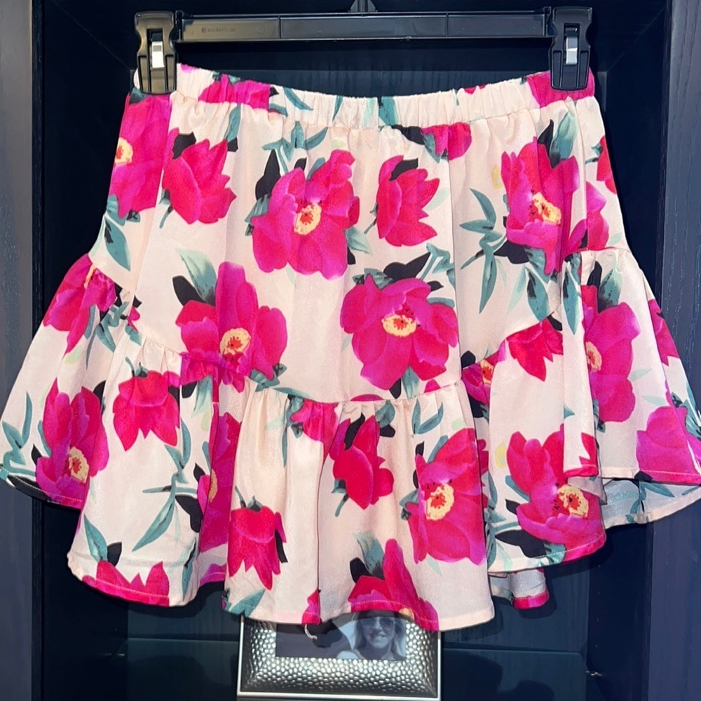 TCEC Tiered Skirt Size Medium